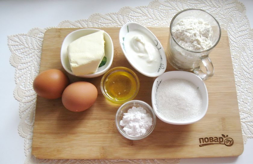 1. Этап. Сметанный торт с медовыми коржами: Подготовьте ингредиенты для торта.