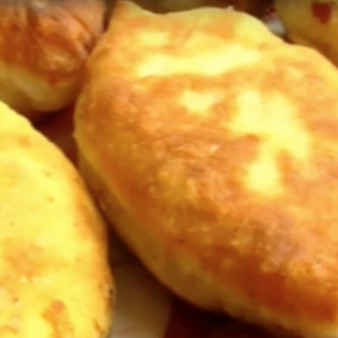 Жареные пирожки с вишней на кефире