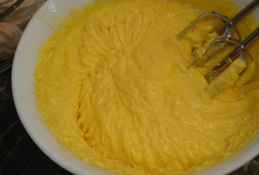 1. Этап. Заварной крем без муки: И тщательно все перемешиваем.