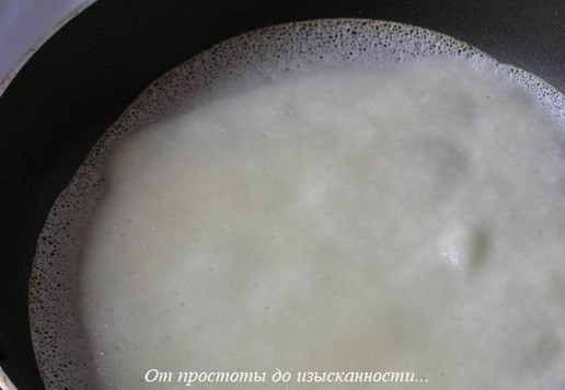 1. Этап. Десерт в блинчике Имбирь и шоколад: Разогрейте сковороду, смазанную растительным маслом, жарьте блинчики как обычно с двух сторон до румяности.