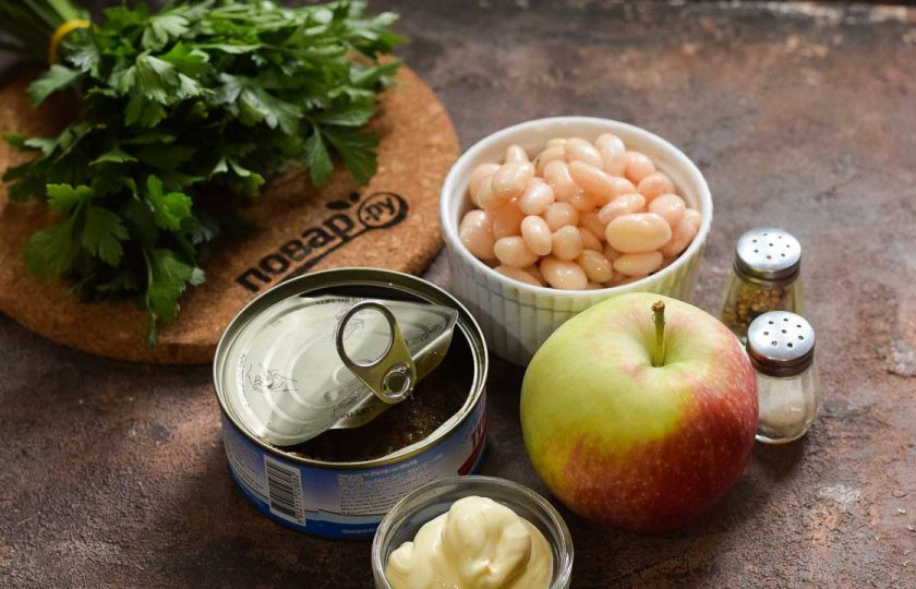 1. Этап. Салат с тунцом, яблоком и фасолью: Подготовьте ингредиенты.