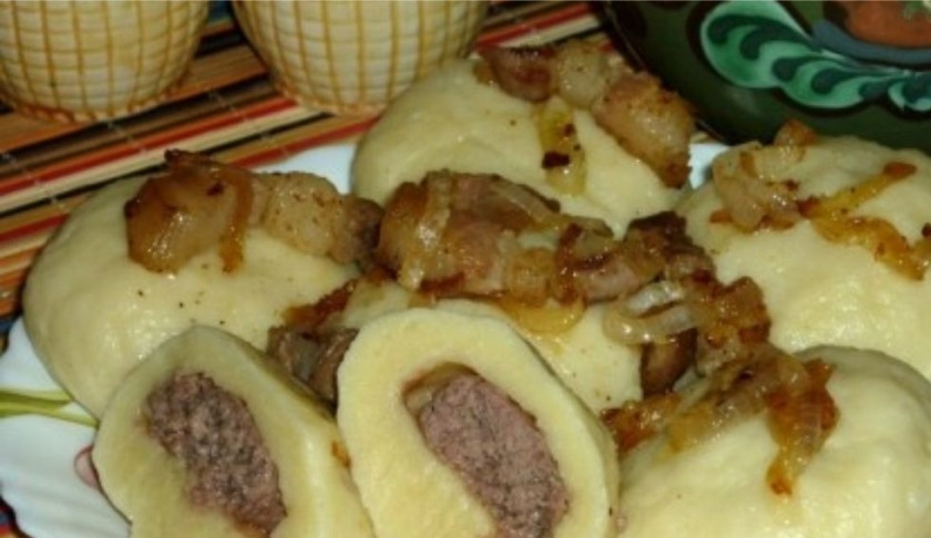 1. Этап. Галушки с фаршем: 7. Подаем к столу вместе с жаренным луком и сметаной. Приятного аппетита!