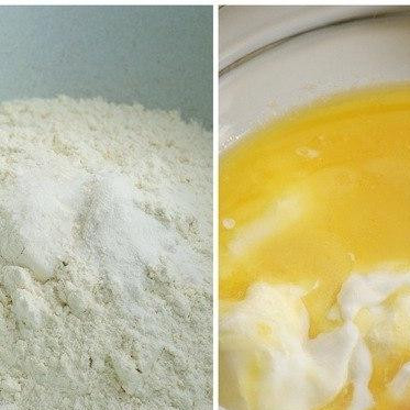 1. Этап. Сметанные калачики: Сначала растапливаем сливочное масло. Затем отдельно взбиваем яйца с сахаром и сметаной. Далее добавляем эту смесь к растопленному маслу и попутно просеиваем муку с разрыхлителем и солью.