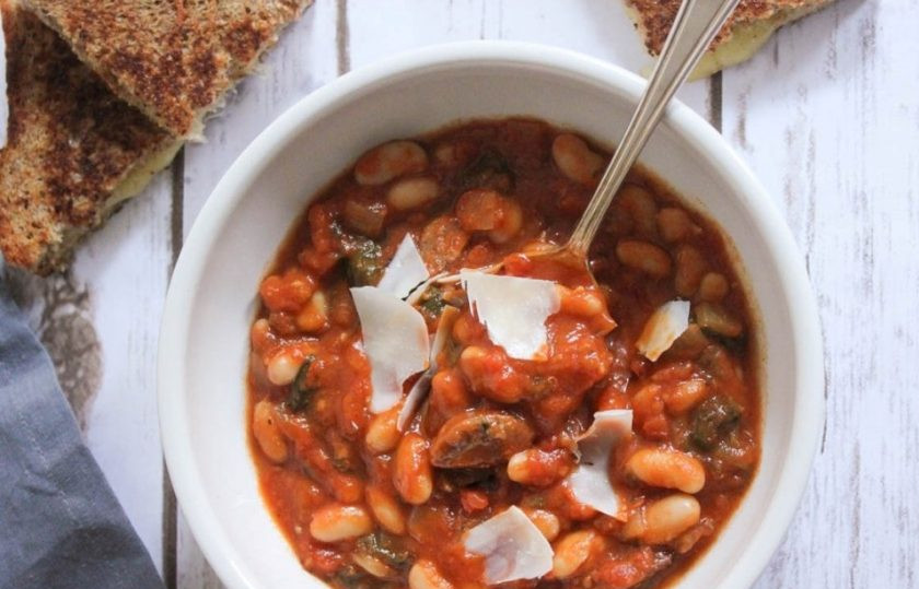 1. Этап. Овощное рагу с колбасой: В конце рагу посолите и поперчите по вкусу. К готовому блюду можно добавить пармезан. Приятного аппетита!