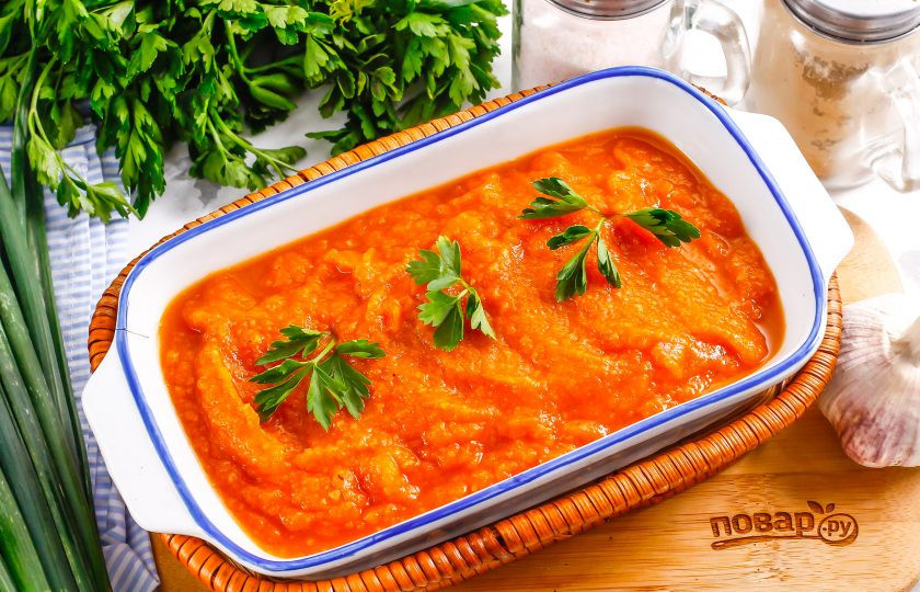 1. Этап. Кабачковая икра в микроволновке: Выложите икру в тарелку и подайте ее к столу как в горячем, так и в холодном виде.