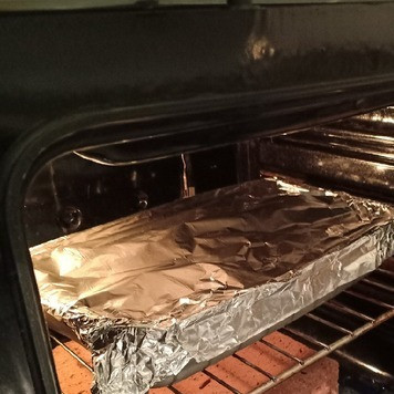 1. Этап. Кабачки, фаршированные рисом и тушенкой: Затем накрыть форму фольгой и запекать 15мин в духовке, разогретой до 220С, затем снять фольгу и подержать в духовке еще 5-10мин, чтобы подрумянился сыр.