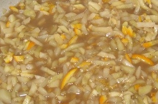 1. Этап. Варенье из огурцов: Соединить с огурцами, дать постоять час, пока огурцы дадут сок. Варить около 30 минут до загустения сиропа.