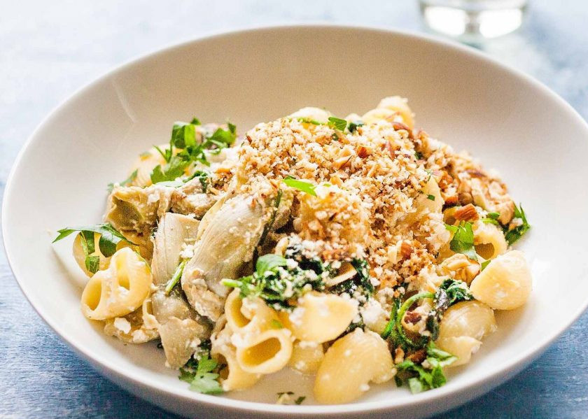 1. Этап. Паста с артишоками и шпинатом: 5. Главное — выбрать качественную пасту и отварить ее до полуготовности, чтобы во время жарки с остальными ингредиентами довести до готовности. Подавайте сразу в горячем виде.