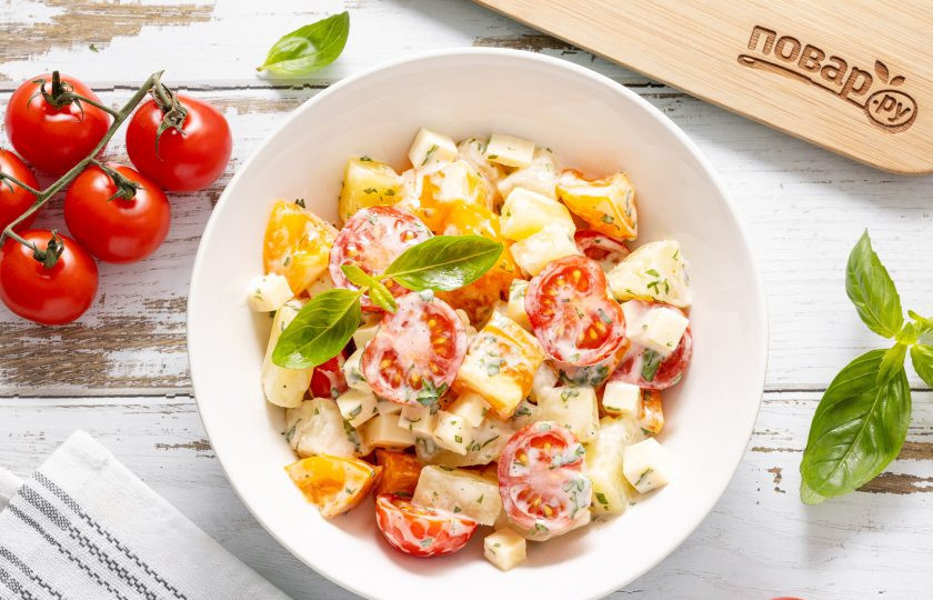 1. Этап. Салат с ананасом, помидорами и сыром: Салат с ананасом, помидорами и сыром готов, приятного вам аппетита!