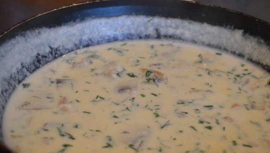 1. Этап. Сырно-грибной соус: Перемешиваем и готовим еще несколько минут.