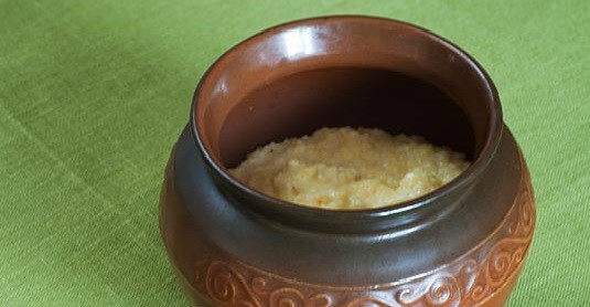 1. Этап. Бануш с грибами: Выкладываем бануш в горшочек.