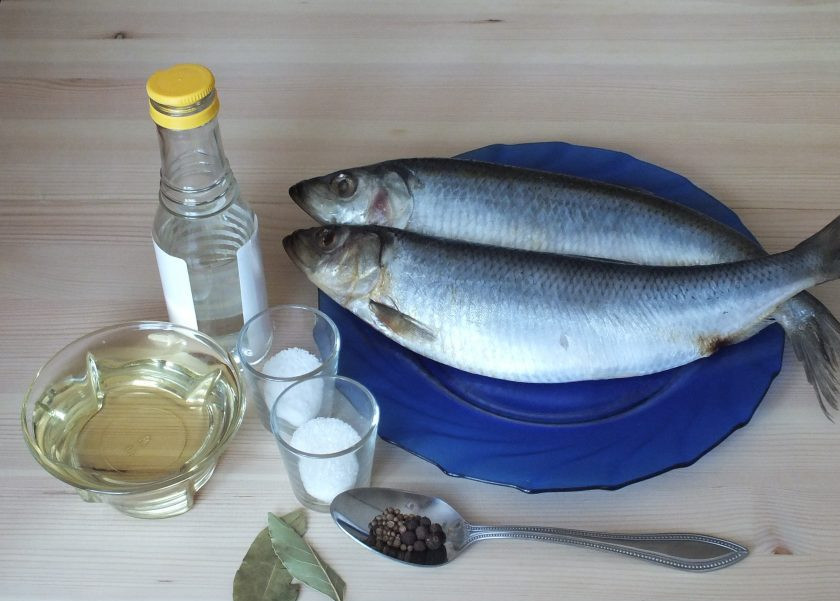 1. Этап. Пресервы из сельди: Подготовьте необходимые ингредиенты.