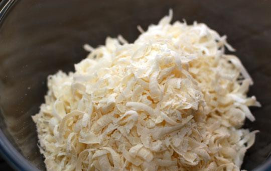 1. Этап. Фриттата: Пармезан необходимо натереть на крупной терке.