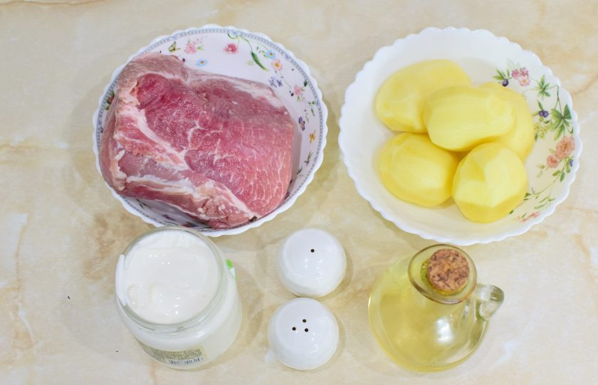 1. Этап. Мясные рулетики На один зубок: Для приготовления рулетиков подготовьте необходимые ингредиенты.