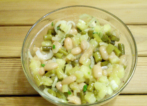 1. Этап. Салат к курице: 7. Перемешать, салат готов. Подойдет как к отварной курице, так и запеченной или жареной. Приятного!