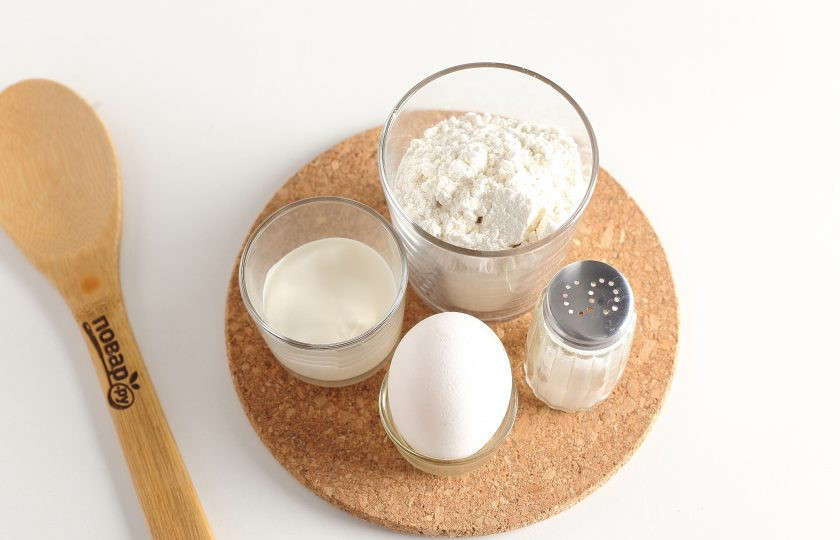 1. Этап. Клецки на сметане: Подготовьте все ингредиенты.