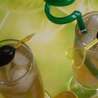 Коктейль с оливкой