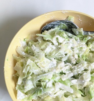 1. Этап. Запеканка из капусты и фарша: Хорошо перемешать.