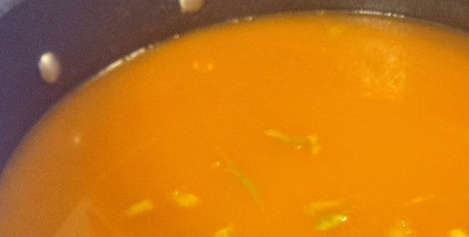 1. Этап. Острый томатный суп: Добавить картофель. Измельчить суп блендером до состояния пюре. Посыпать зелёным луком. Можно подавать. Приятного аппетита.