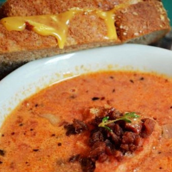 Томатный суп с беконом