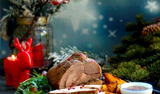 1. Этап. Рождественская пячиста из индейки: Готовую пячисту вынуть ил духовки, накрыть фольгой и дать мясу отдохнуть 10-15 минут.