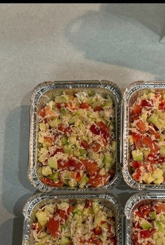 1. Этап. Филе индейки под шубкой: Сверху мясо щедро накрыть овощной 