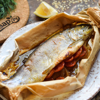 Форель в пергаменте в духовке