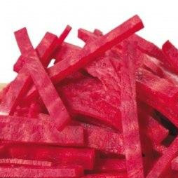 1. Этап. Квас из свеклы: Я режу по разному, иногда кубиками, иногда соломкой.