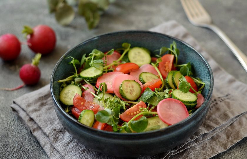 1. Этап. Салат с маринованной редиской: Салат с маринованной редиской готов, приятного вам аппетита!
