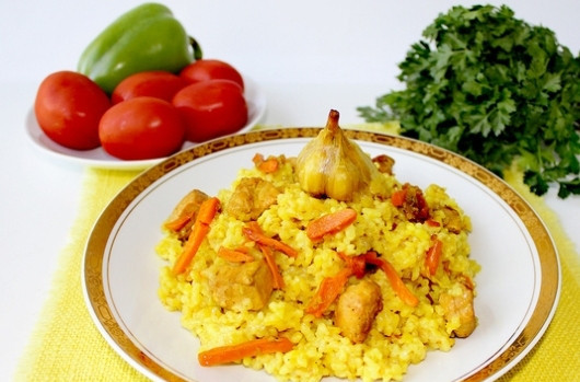 1. Этап. Плов с куриным филе: Вот теперь плов надо перемешать и разложить по порционным тарелочкам. Ваш обед готов, приятного аппетита!