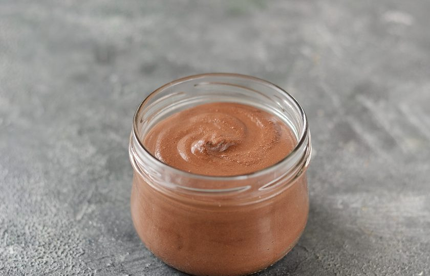 1. Этап. Мусс из тофу: Разлейте пудинг по формам, уберите в холодильник на полчаса.