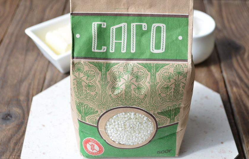 1. Этап. Каша из саго: Кто не знаком с этой крупой, она обычно продается в таких бумажных пакетах весом по 500 г. Такой упаковочки хватит надолго, ведь она сильно увеличивается в объеме во время варки.