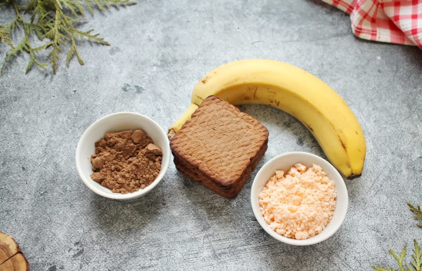 1. Этап. Конфеты из печенья с бананом: Подготовьте все необходимые ингредиенты для приготовления конфет из печенья и бананов.