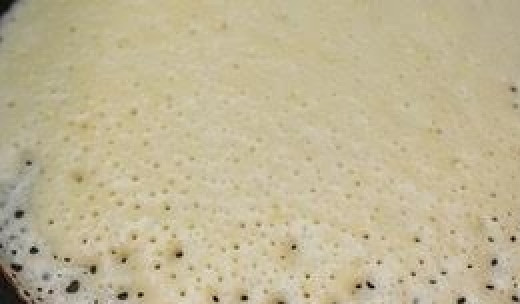 1. Этап. Тесто для блинов: 6. Выпекайте блины, смазывая сковороду растительным маслом, а блины сливочным.