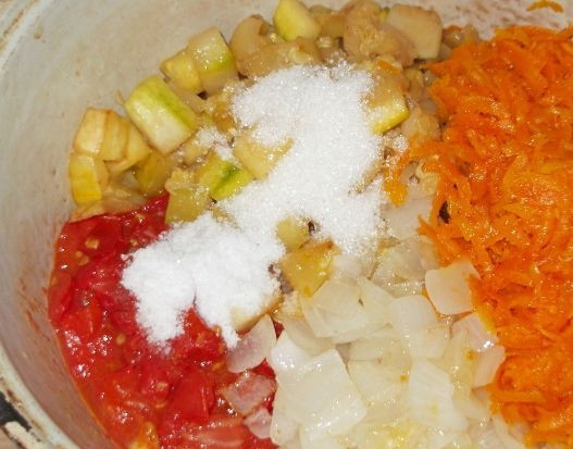 1. Этап. Икра кабачковая обжаренная: 5. Все овощи должны быть прожарены до готовности.