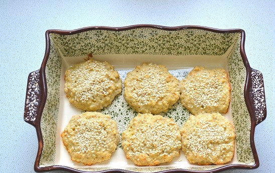 1. Этап. Овсяные лепешки в духовке: 8. Запекайте минут 20 до румяности.