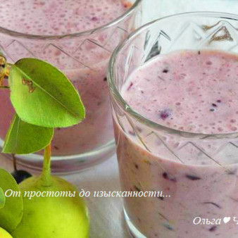 Молочный коктейль Смородина и груша