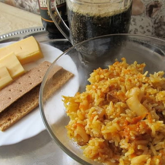 Плов с кальмарами в мультиварке