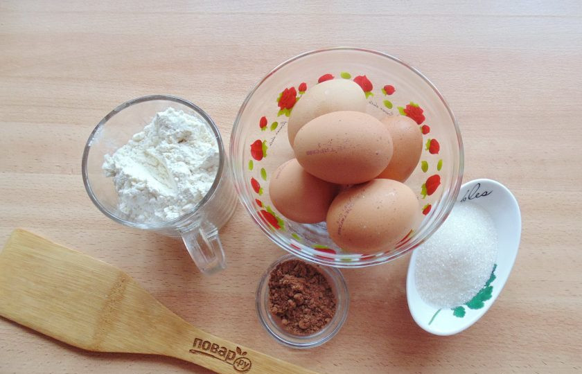 1. Этап. Двухцветный бисквит: Подготовьте ингредиенты для приготовления двухцветного бисквита.