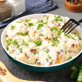 Куриные тефтели в духовке в сливочно-сырном соусе