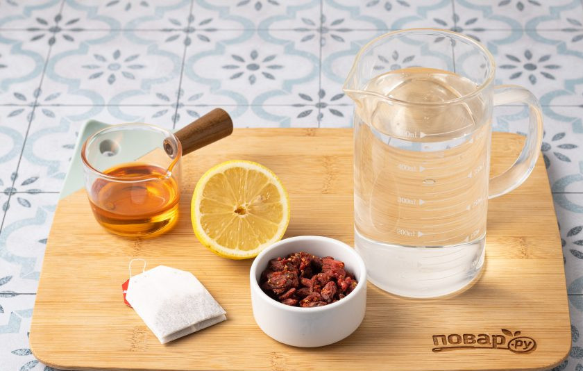 1. Этап. Чай с ягодами годжи: Подготовьте все ингредиенты.
