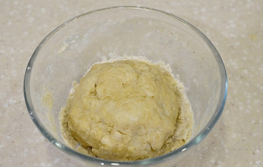 1. Этап. Пирожки жареные во фритюре: Накройте пленкой и уберите в тепло на час.