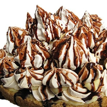 1. Этап. Торт Графские развалины: Оставшийся кусочек шоколада растапливаем с растительным маслом на водяной бане, получившейся глазурью сверху поливаем торт. Ставим торт в холодильник, даем постоять пару часов, после чего торт 