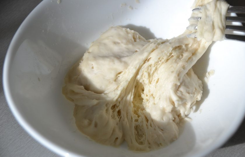 1. Этап. Булочки Римские чириолы: Готовая опара выглядит пышной, пористой, появились 