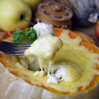 Тыква, запеченная целиком, с начинкой