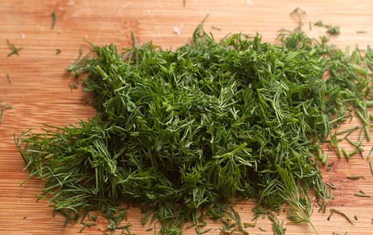 1. Этап. Салат из авокадо и нута: 2. Укроп мелко нашинкуйте. Нут, авокадо и укроп соедините вместе.