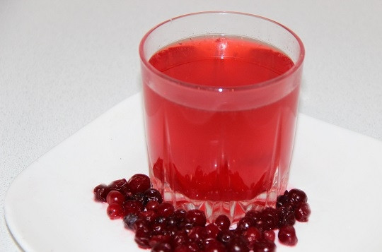 1. Этап. Клюквенный морс из замороженной клюквы: 6. В результате получится вот такой полезный и вкусный напиток.