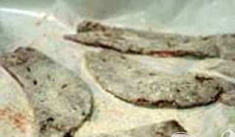 1. Этап. Жареная говяжья печенка с горчицей: 2. Смешать муку, соль и перец. Обвалять печенку в этой смеси специй так, чтобы каждый кусочек был равномерно покрыт.