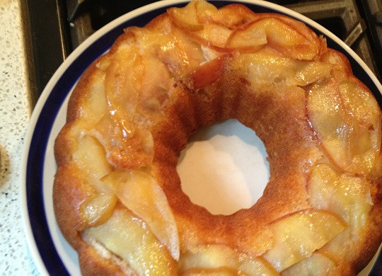 1. Этап. Сладкий кексик: 5. Дать кексу остыть около 3-5 минут, а затем переложить его на тарелку.