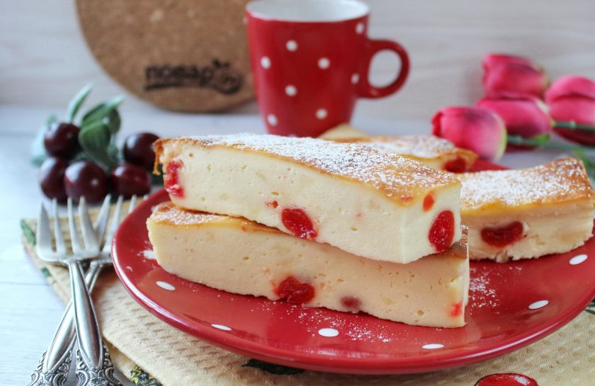 1. Этап. Творожная запеканка с вяленой вишней: Творожная запеканка с вяленой вишней готова. Можно подавать к столу.